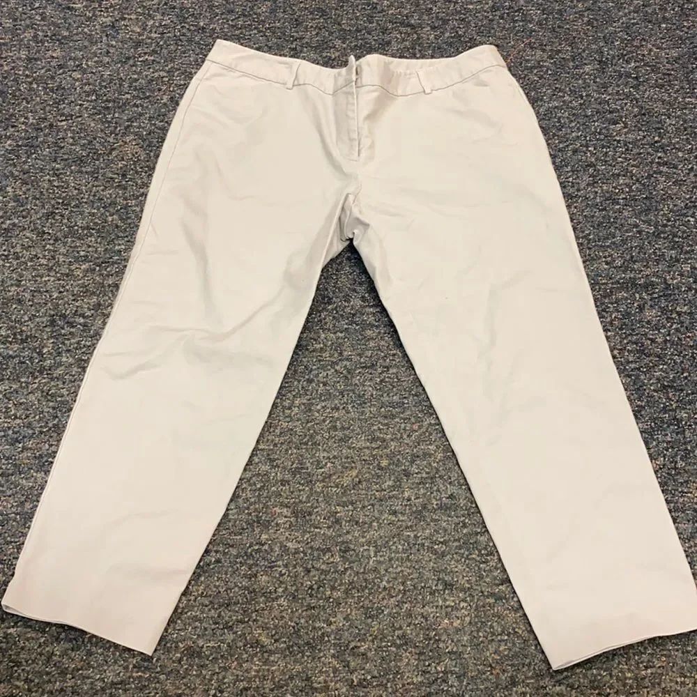 Liz Claiborne Career Gray Capris sz. 18